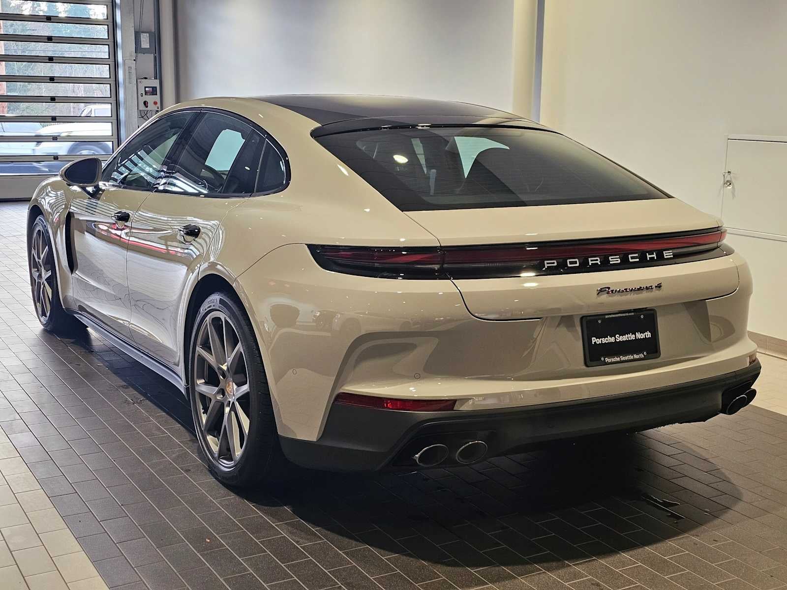 2025 Porsche Panamera 4