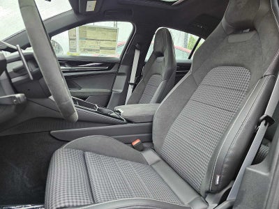 2025 Porsche Panamera 4