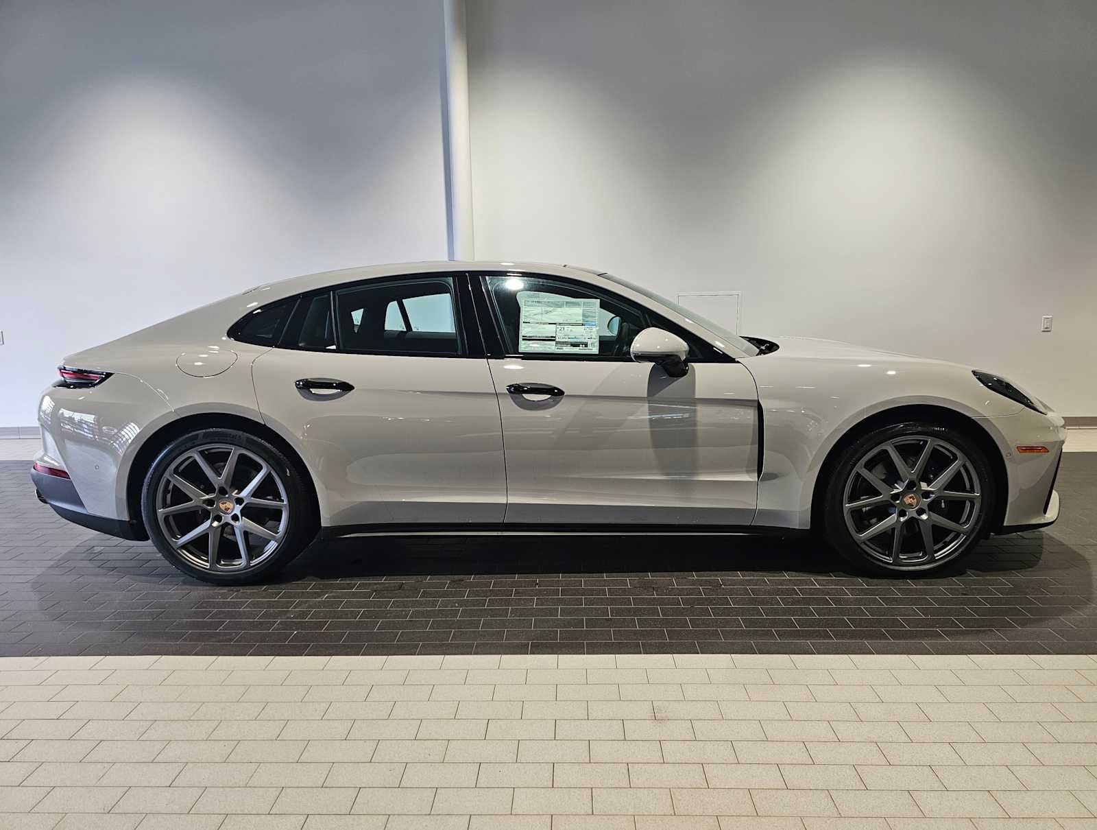 2025 Porsche Panamera 4