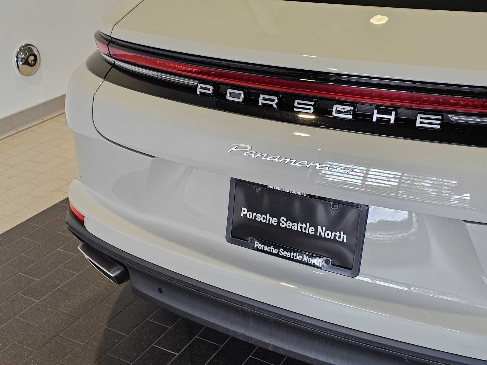 2025 Porsche Panamera 4