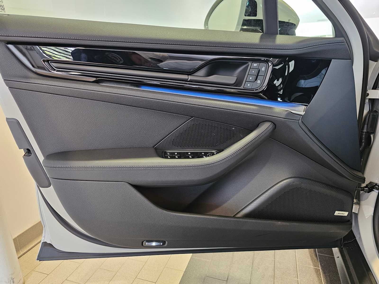 2025 Porsche Panamera 4