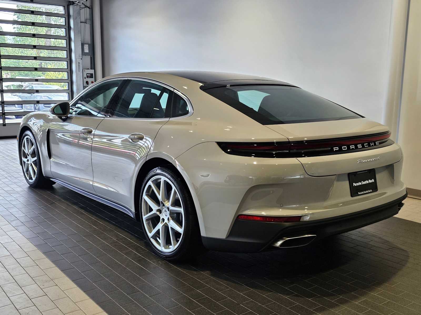 2025 Porsche Panamera 4
