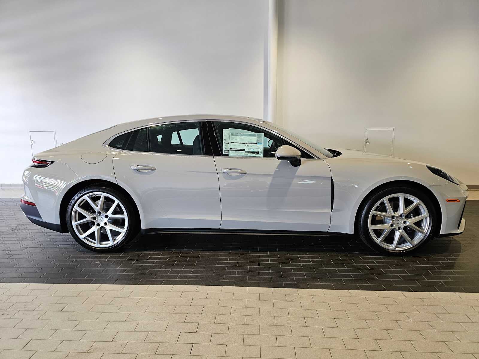 2025 Porsche Panamera 4