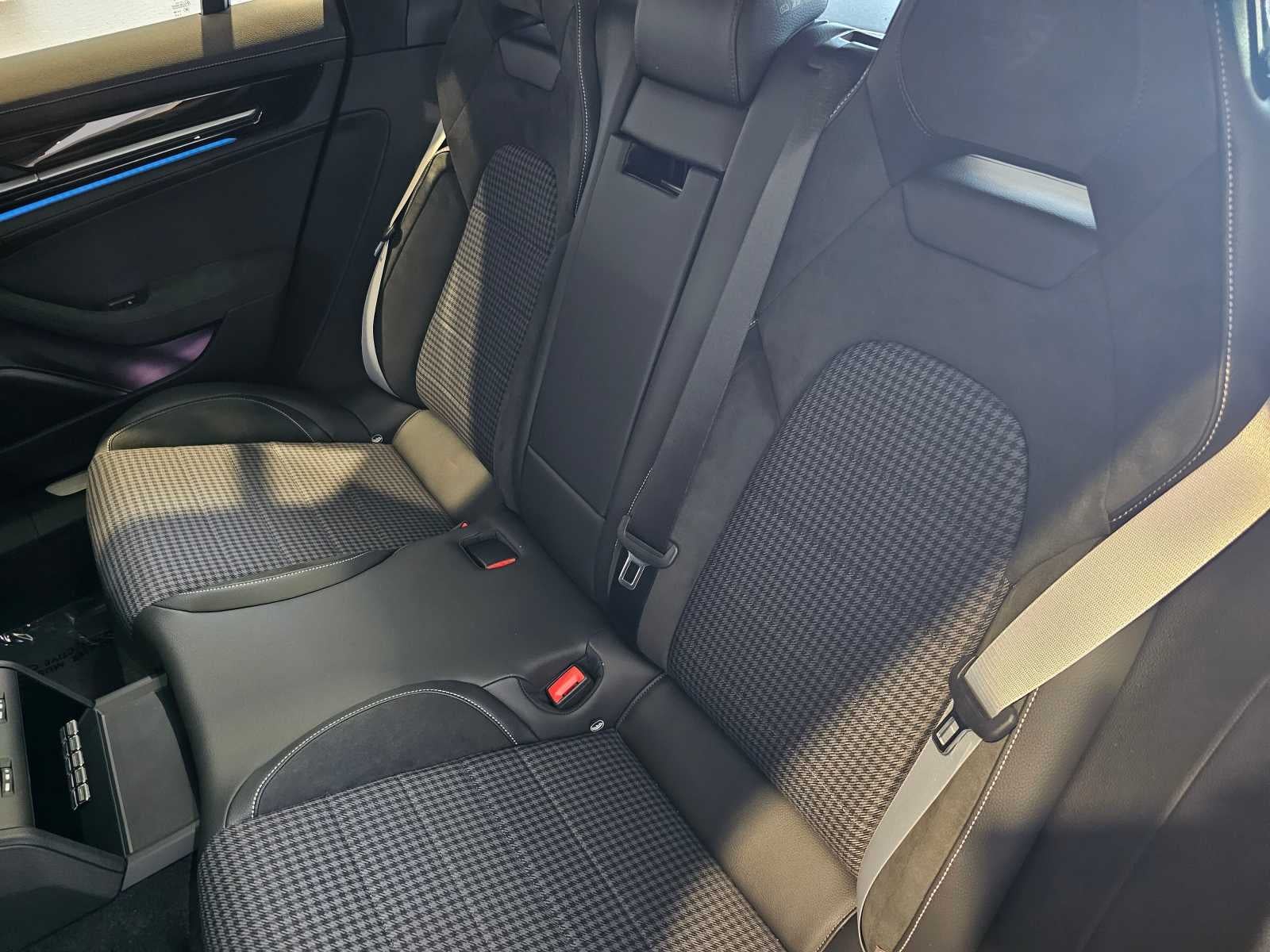 2024 Porsche Panamera 4