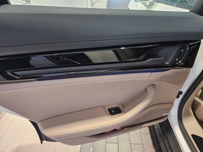 2025 Porsche Panamera 4