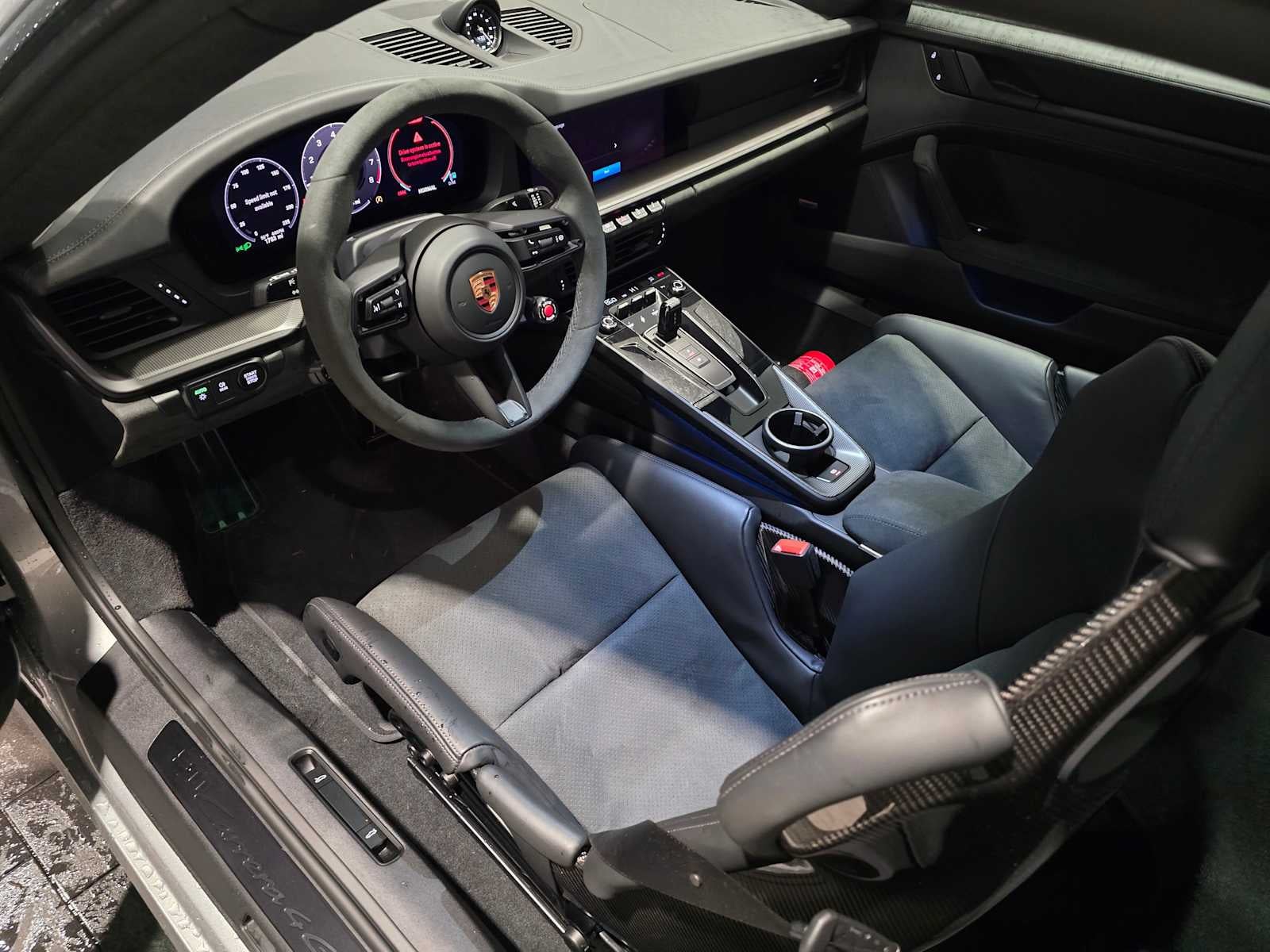 2025 Porsche 911 Carrera 4 GTS