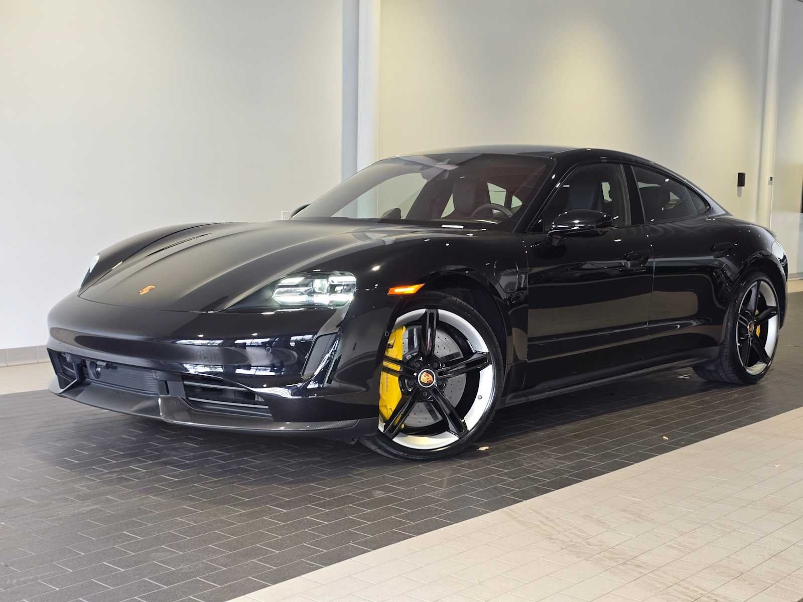 2020 Porsche Taycan Turbo S's photo