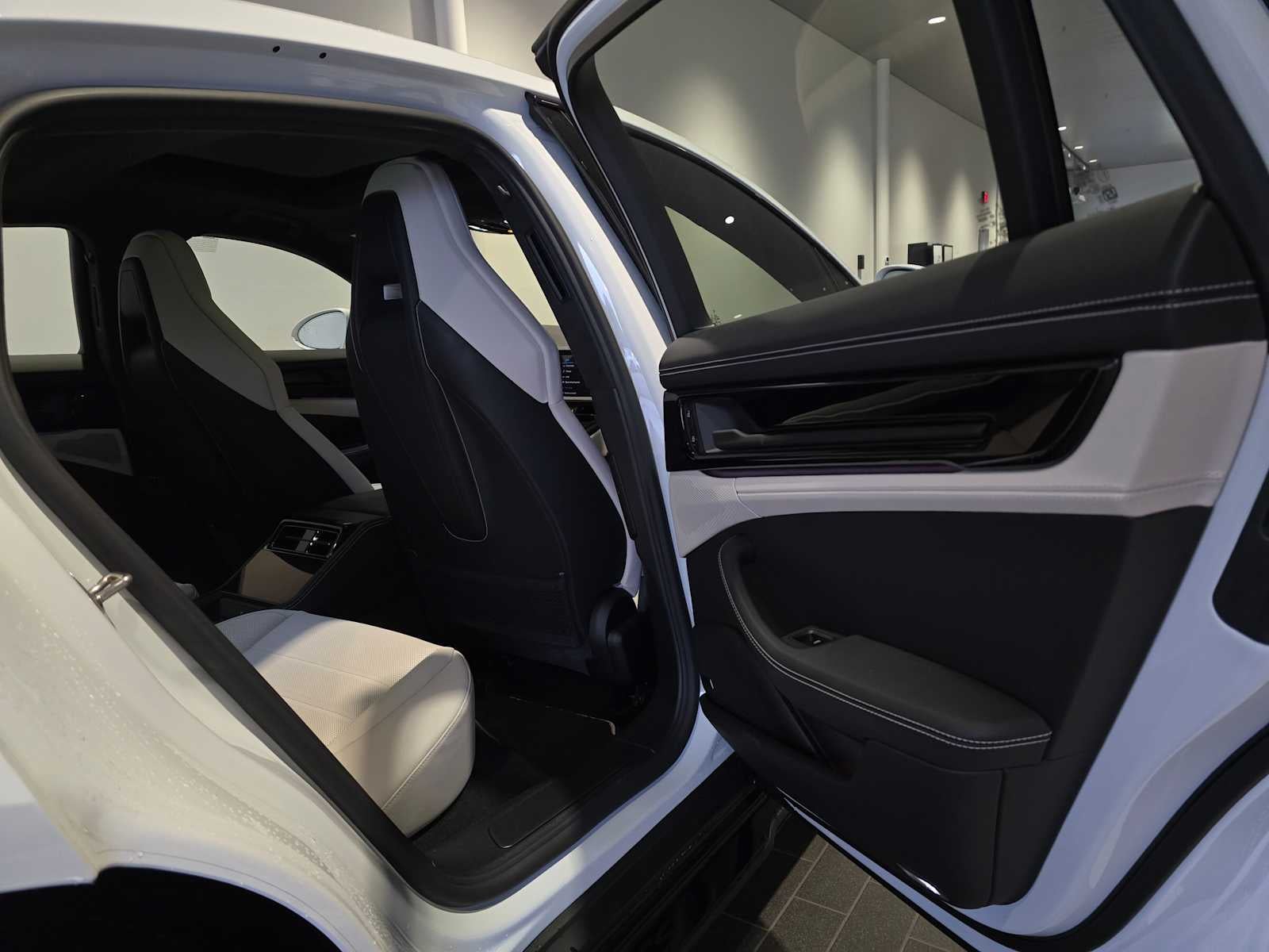 2025 Porsche Panamera GTS