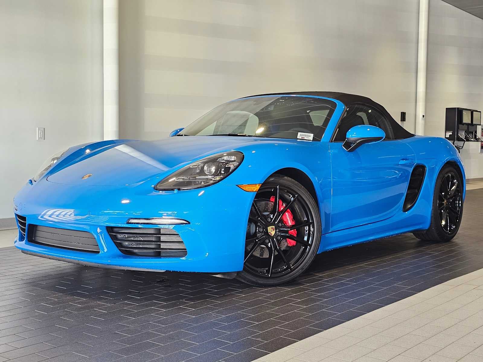 2025 Porsche 718 Boxster S