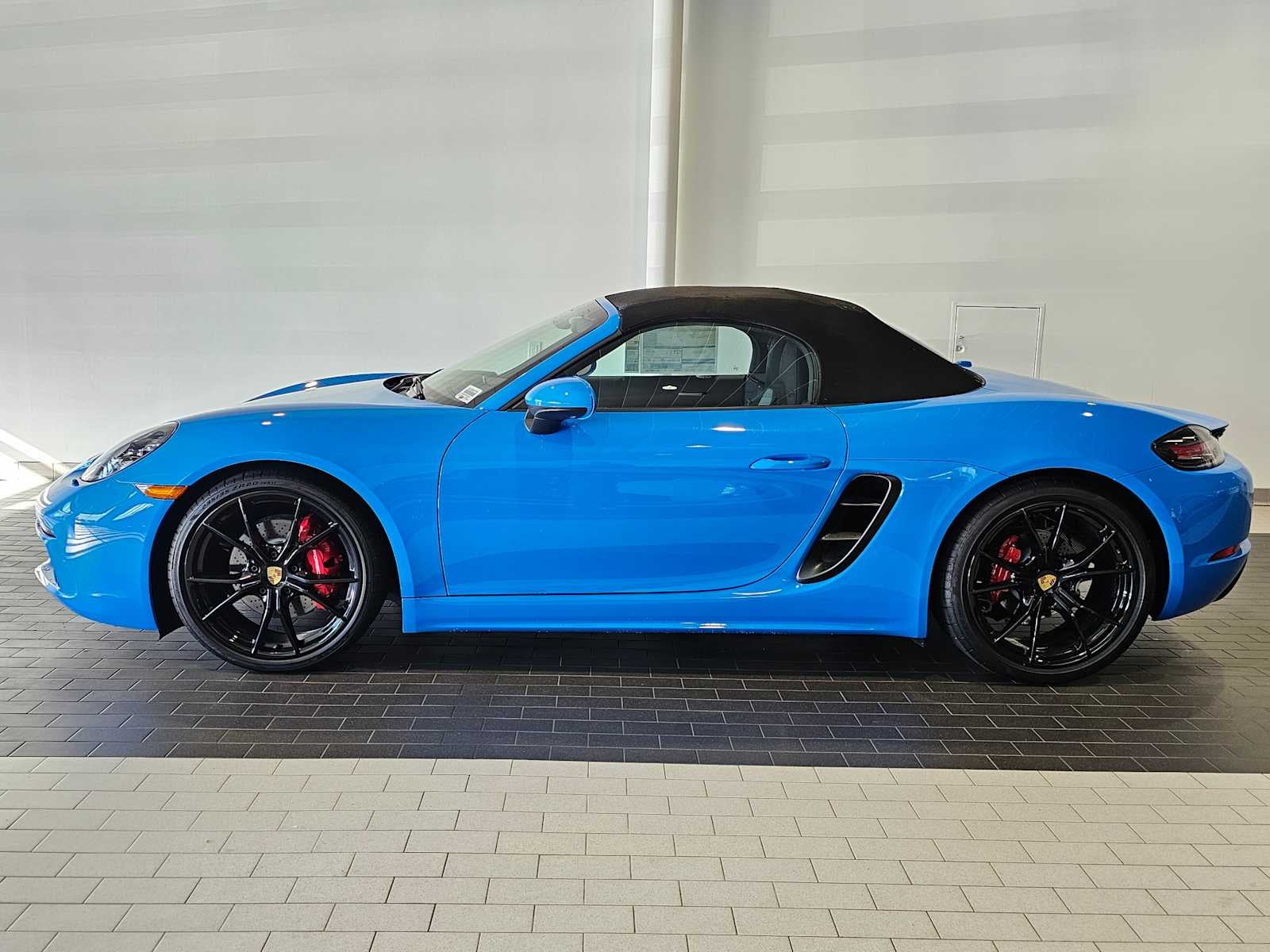 2025 Porsche 718 Boxster S