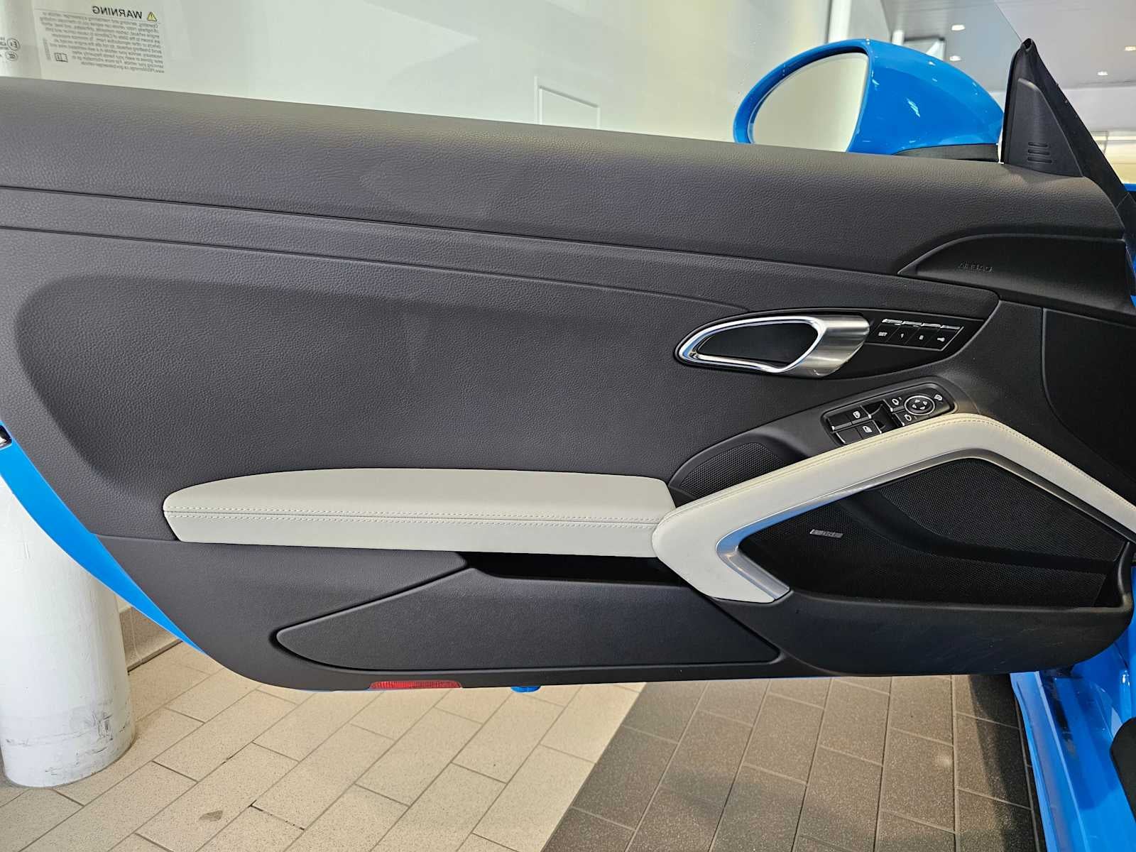 2025 Porsche 718 Boxster S