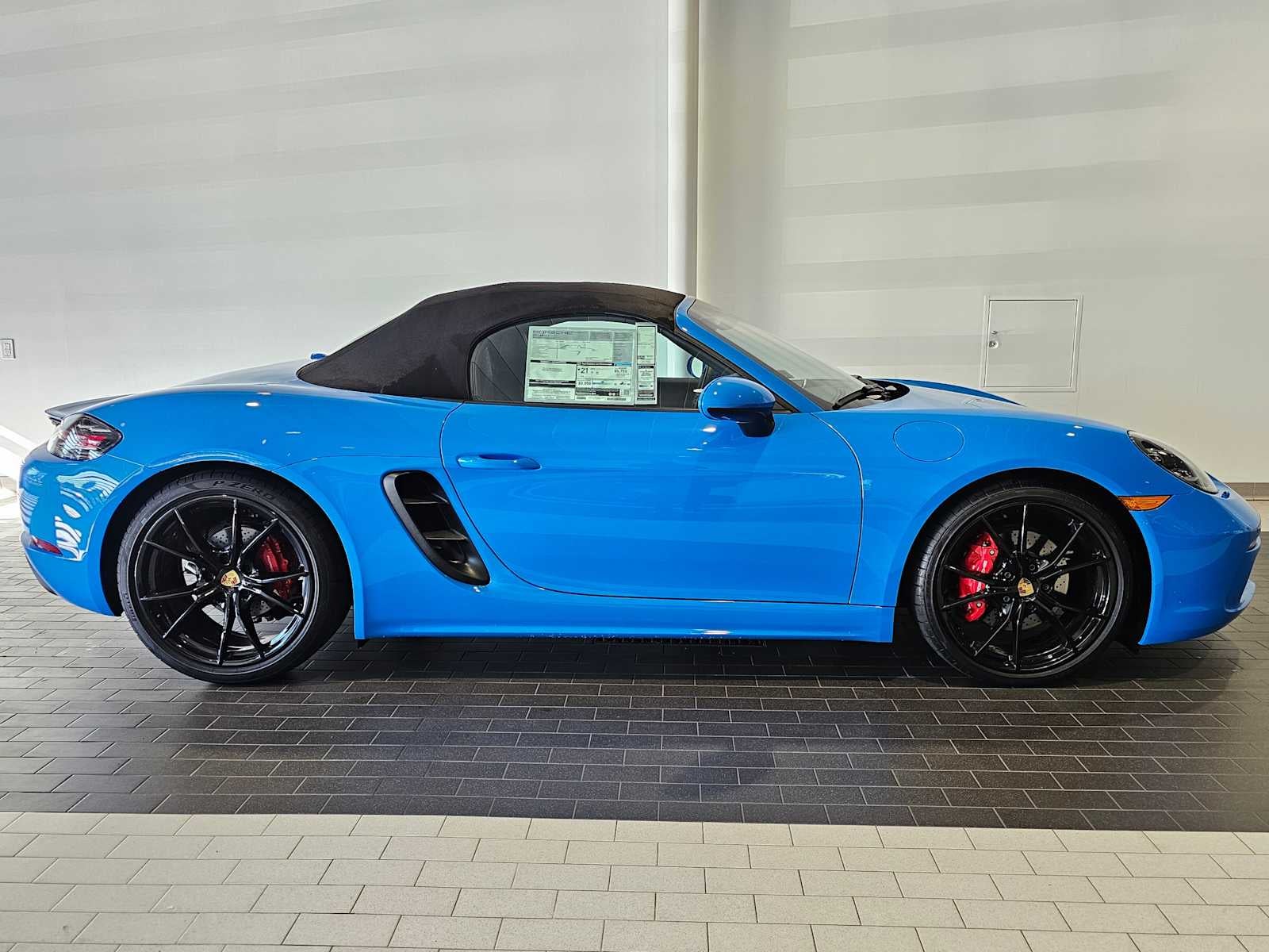 2025 Porsche 718 Boxster S