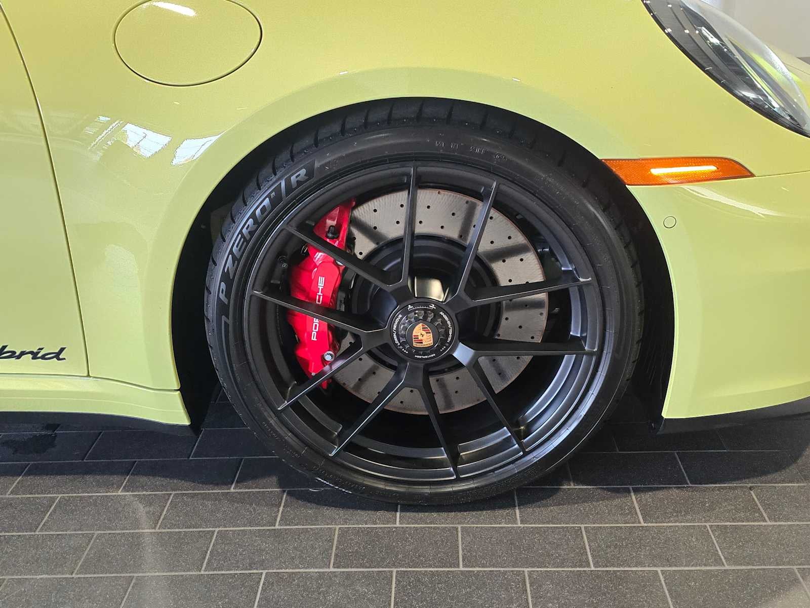 2026 Porsche 911 Carrera 4 GTS