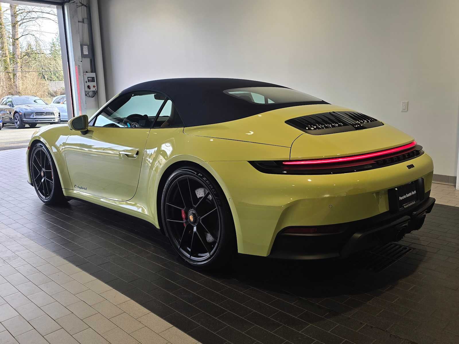 2026 Porsche 911 Carrera 4 GTS