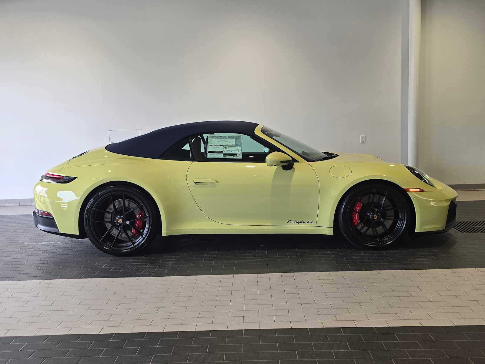 2026 Porsche 911 Carrera 4 GTS