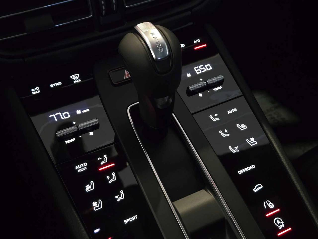 2025 Porsche Macan Base