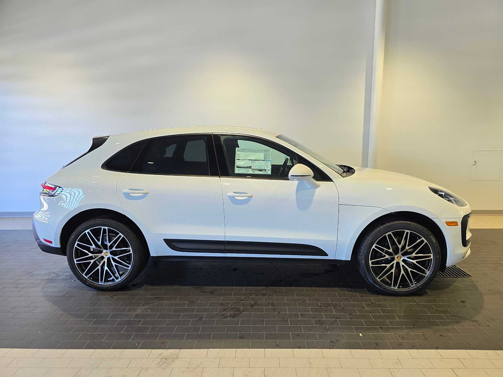 2026 Porsche Macan Base