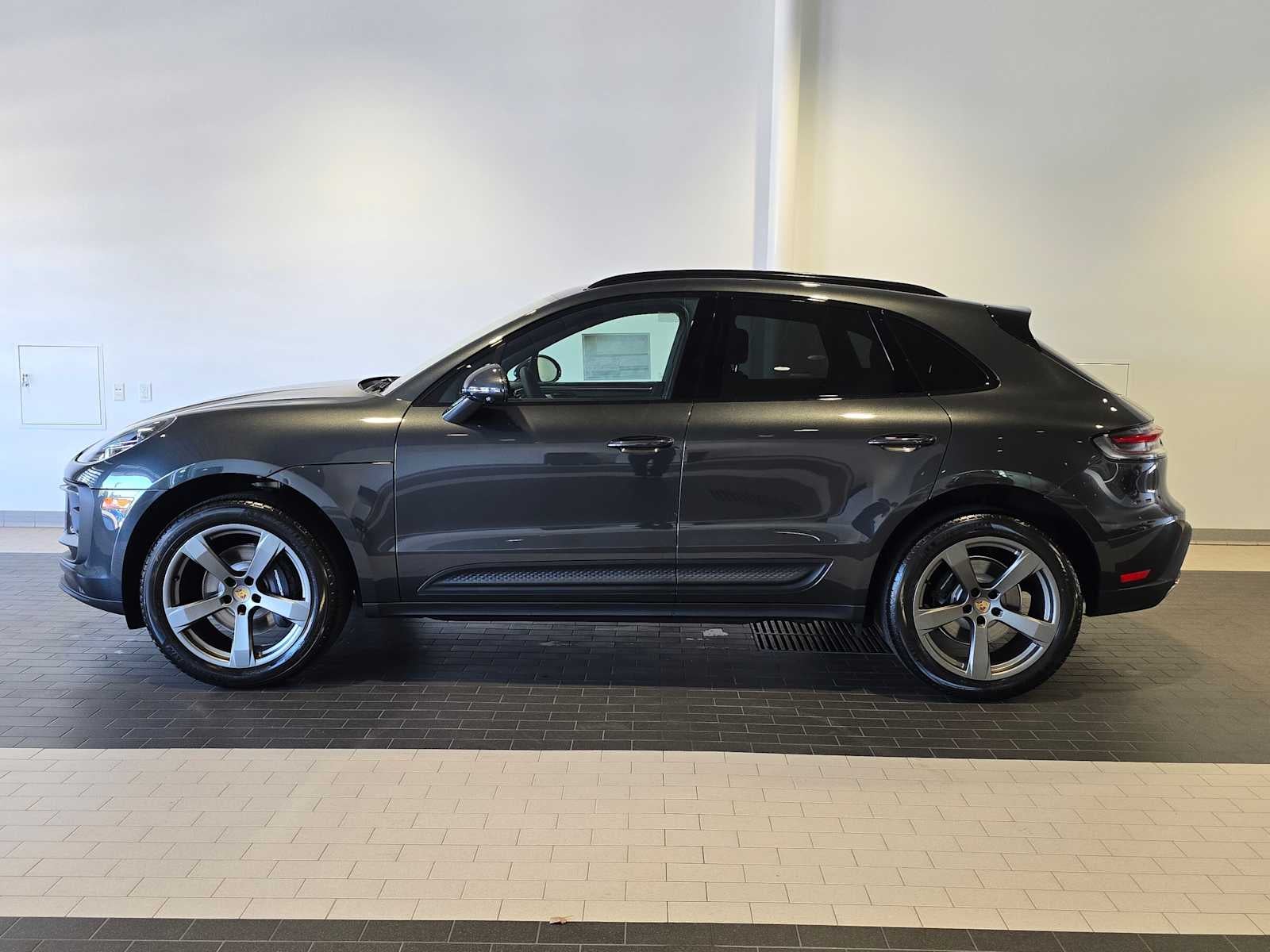 2026 Porsche Macan Base