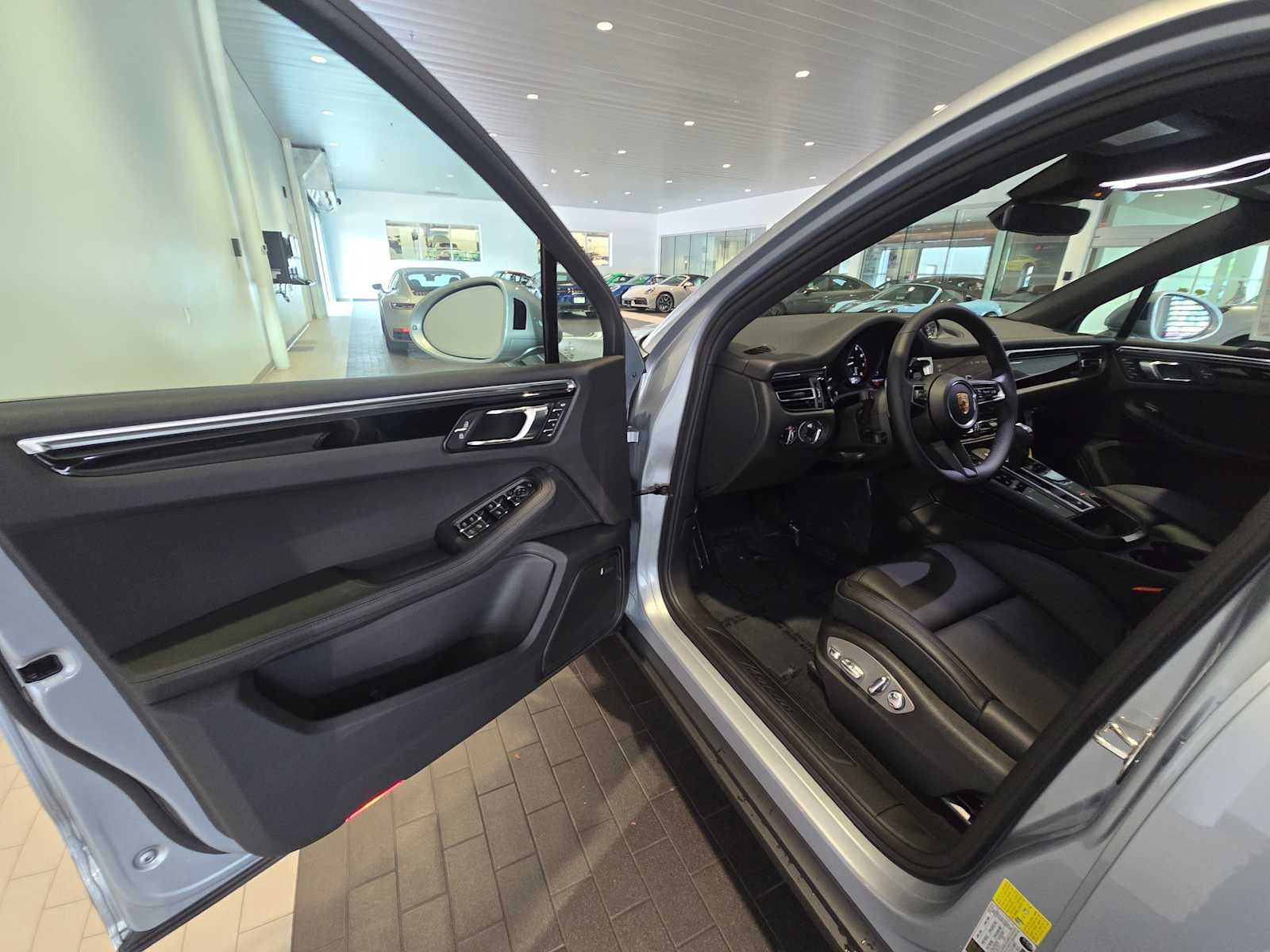 2026 Porsche Macan Macan