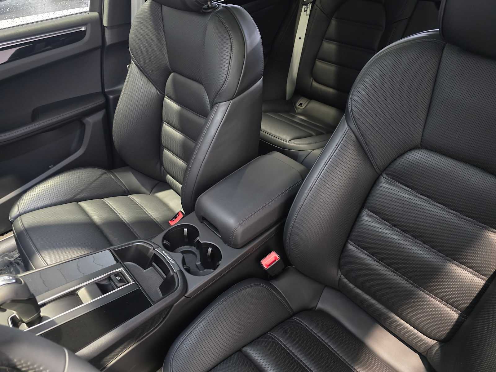 2025 Porsche Macan T