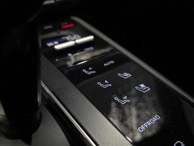 2025 Porsche Macan T