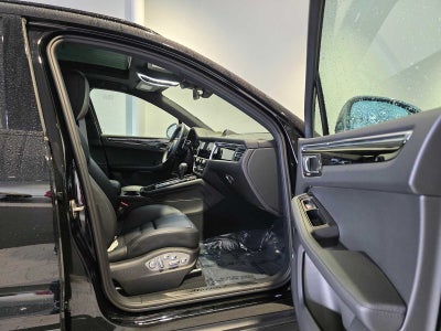 2025 Porsche Macan T