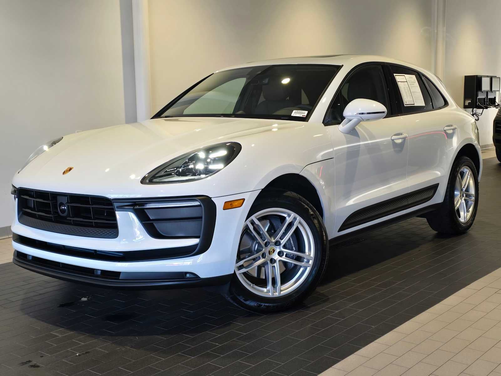 2025 Porsche Macan Base