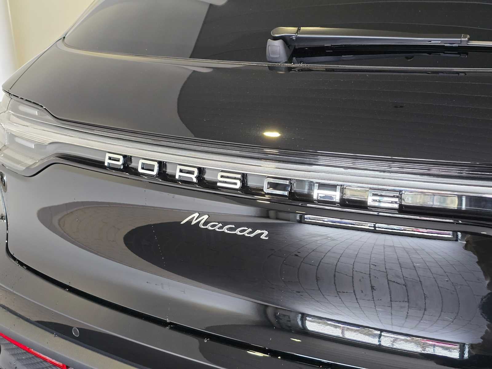 2026 Porsche Macan Base
