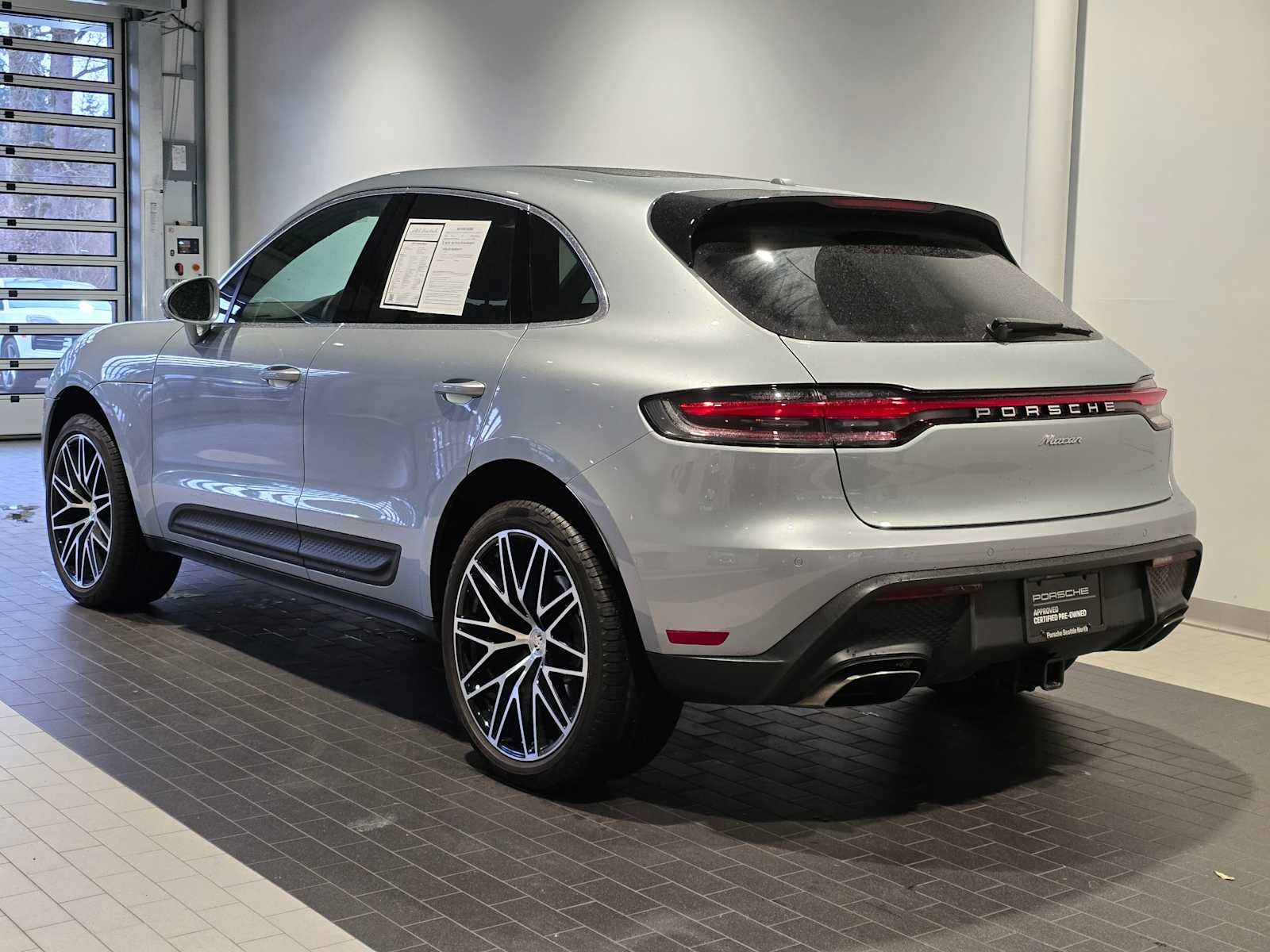 2025 Porsche Macan Base