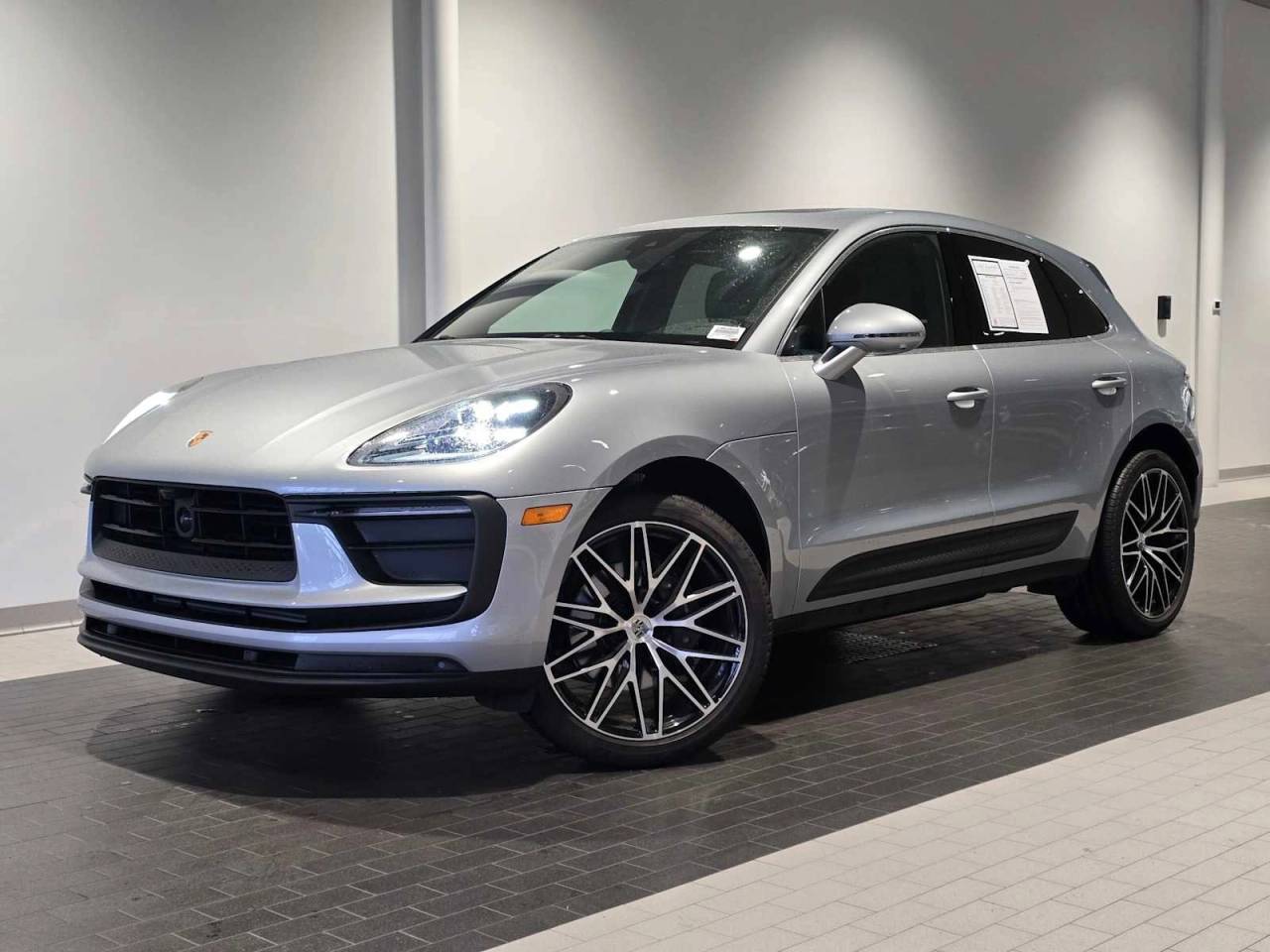 2025 Porsche Macan Base