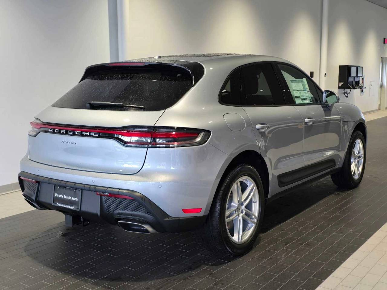 2025 Porsche Macan Base