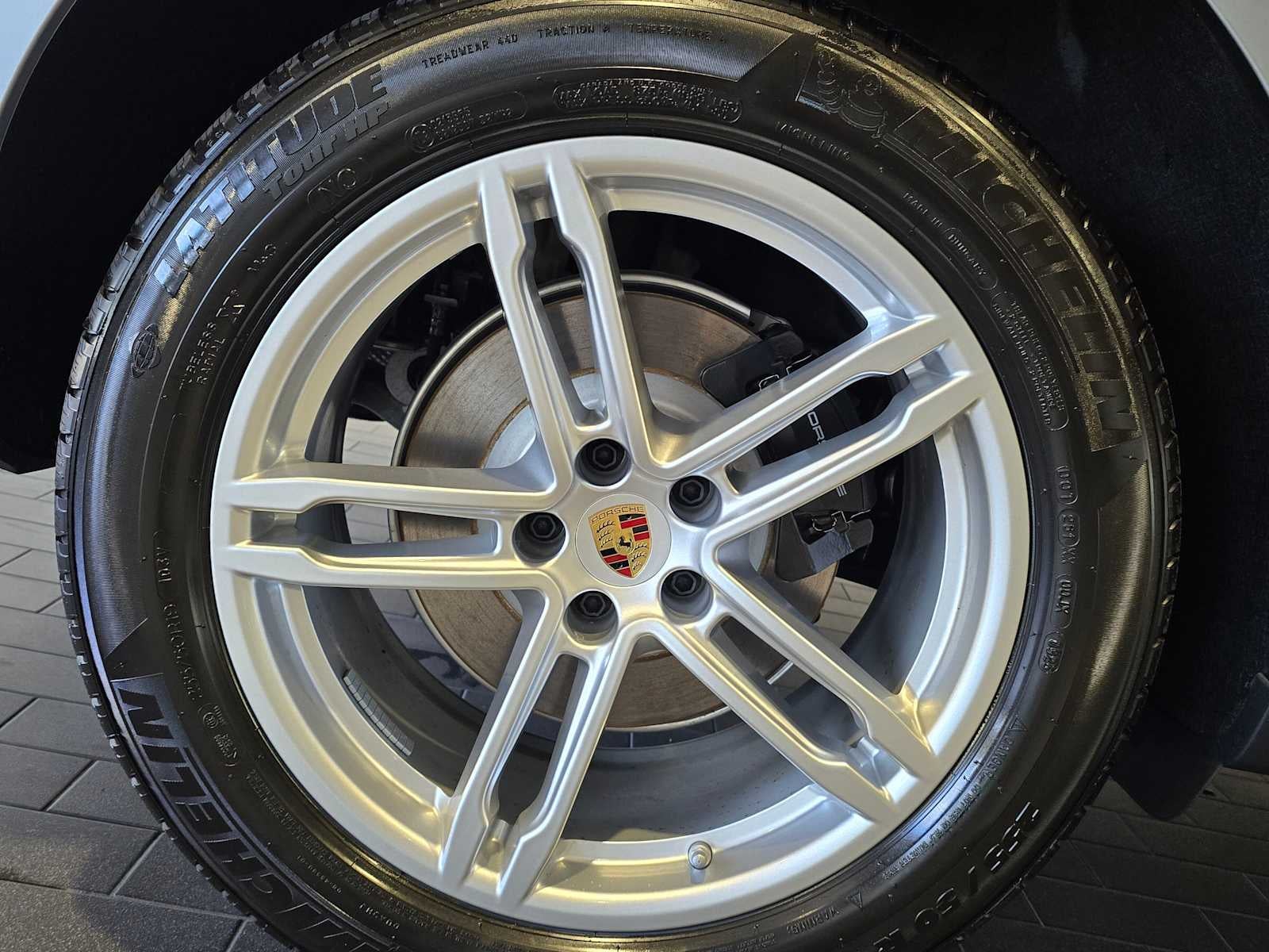 2026 Porsche Macan Base