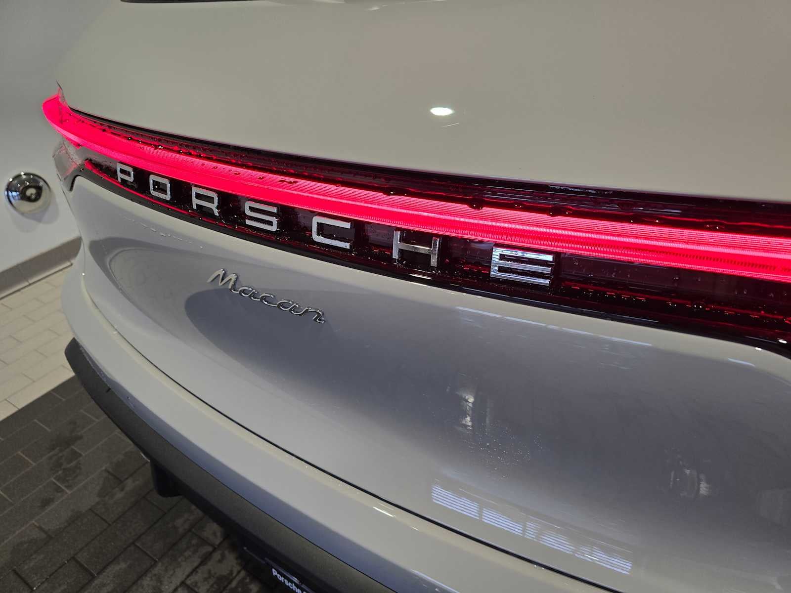 2026 Porsche Macan Base