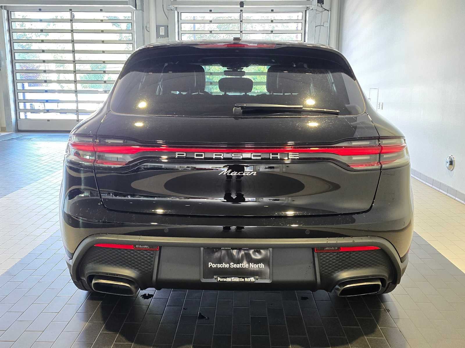 2026 Porsche Macan Base