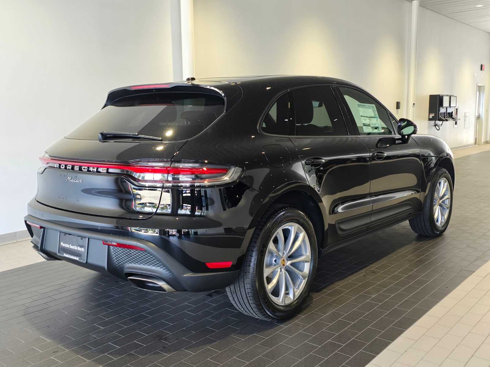 2026 Porsche Macan Base