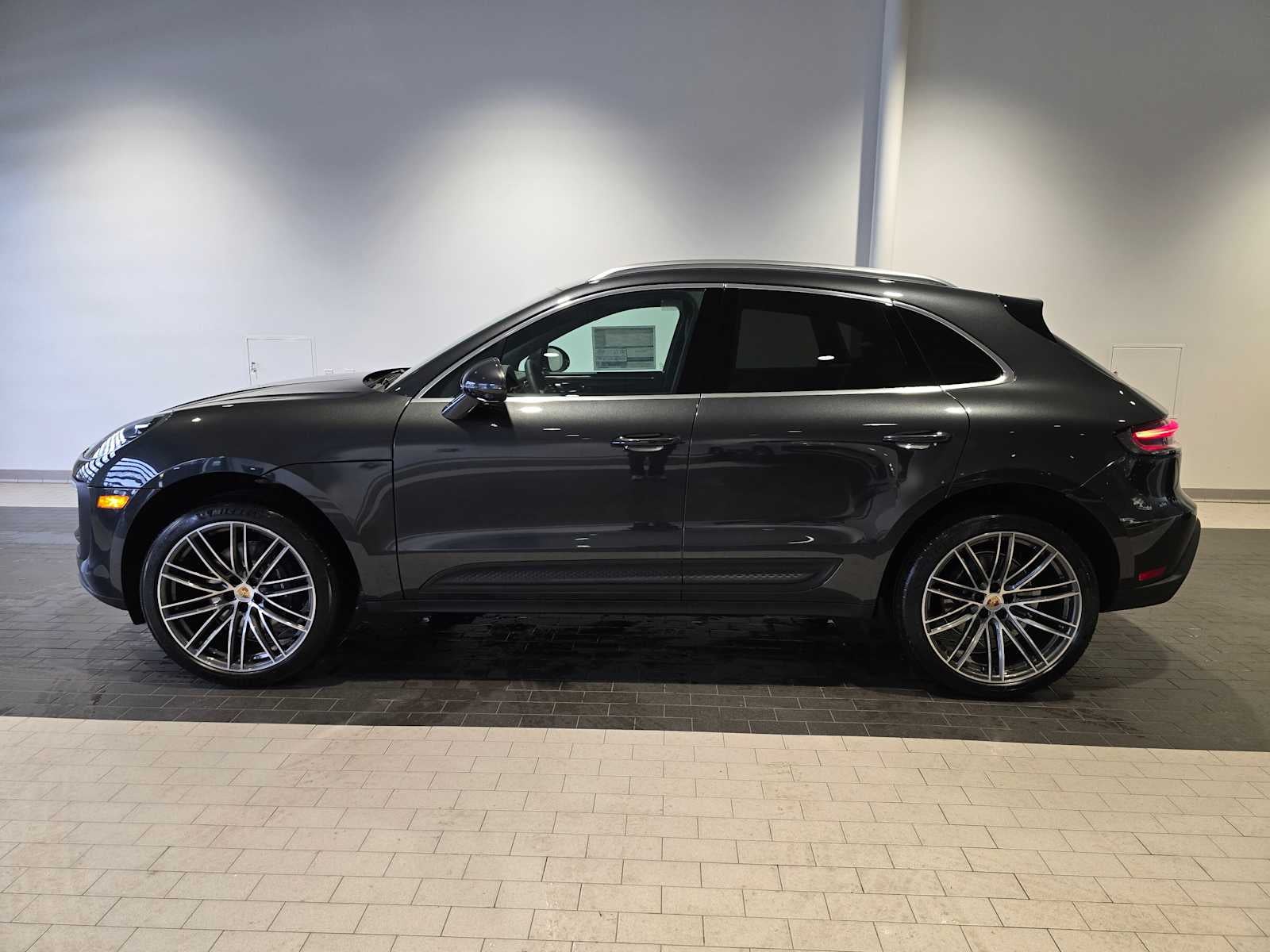 2026 Porsche Macan Base