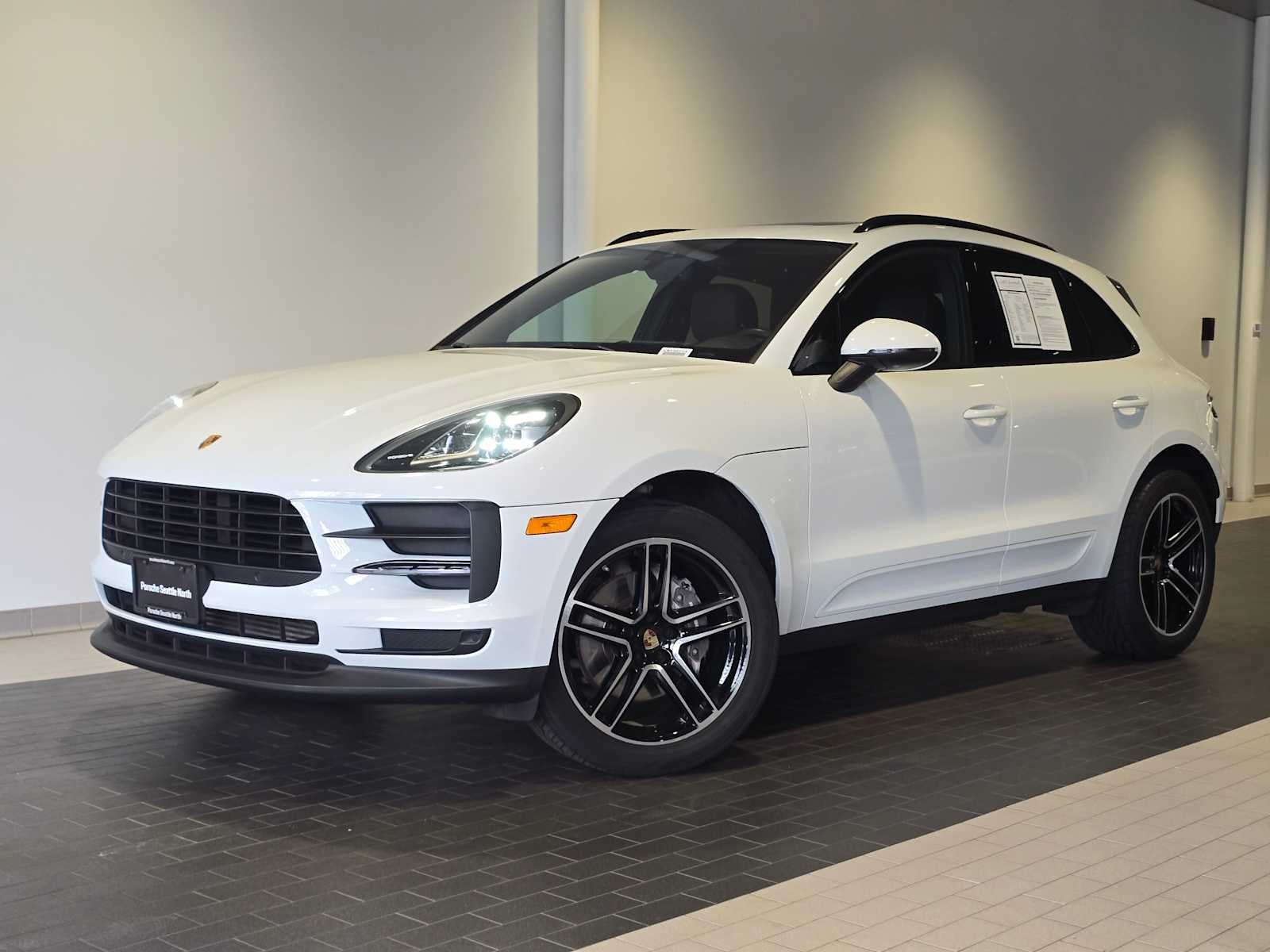2021 Porsche Macan -'s photo