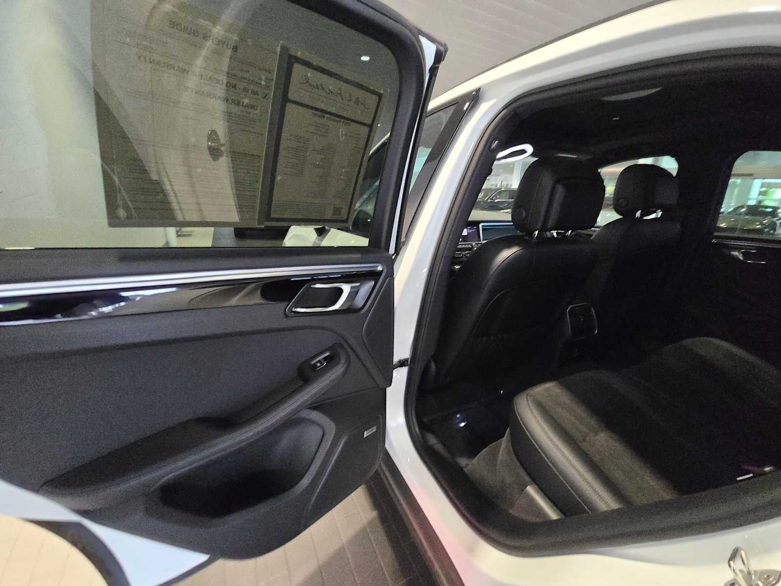 2021 Porsche Macan Base