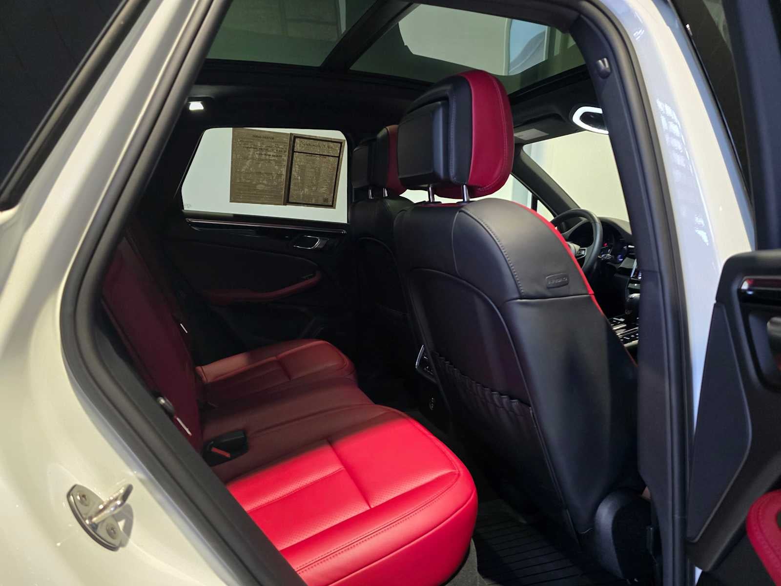 2025 Porsche Macan Base