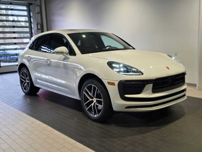2025 Porsche Macan Base