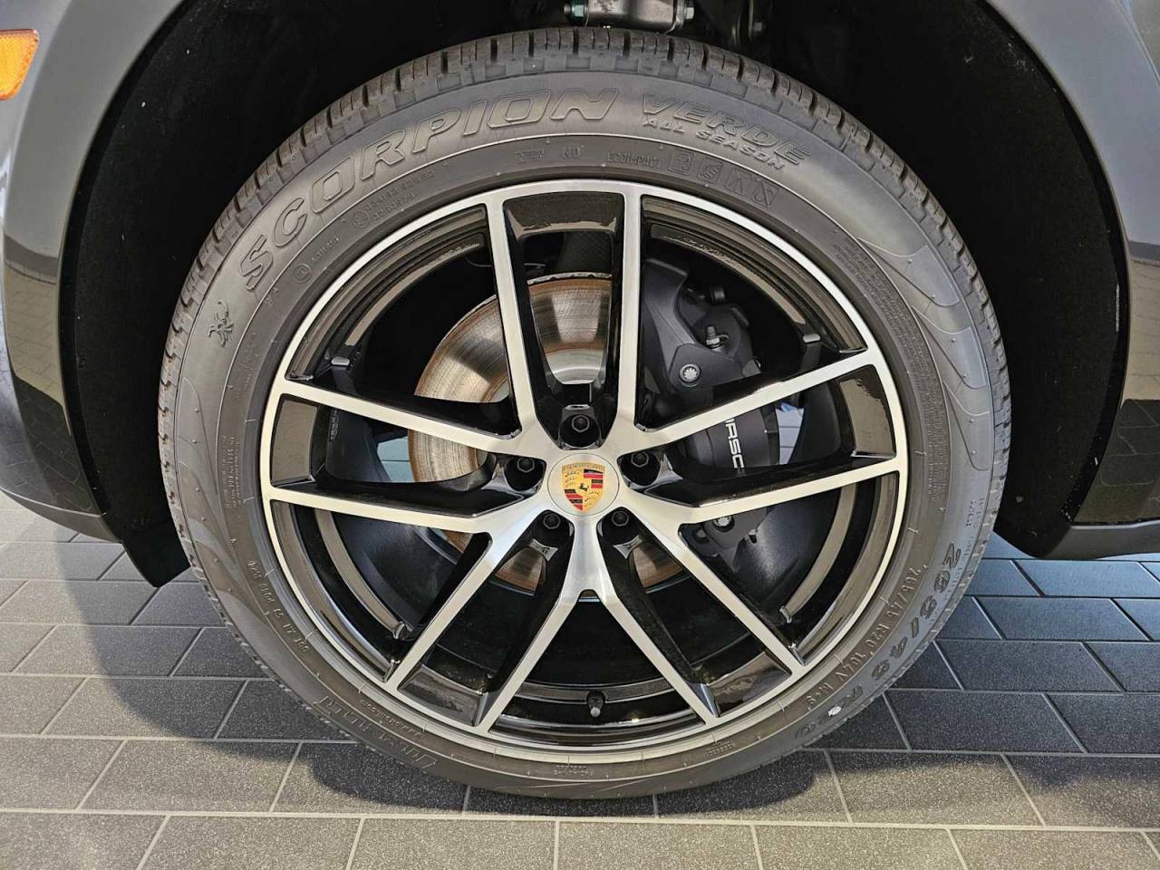 2025 Porsche Macan Base