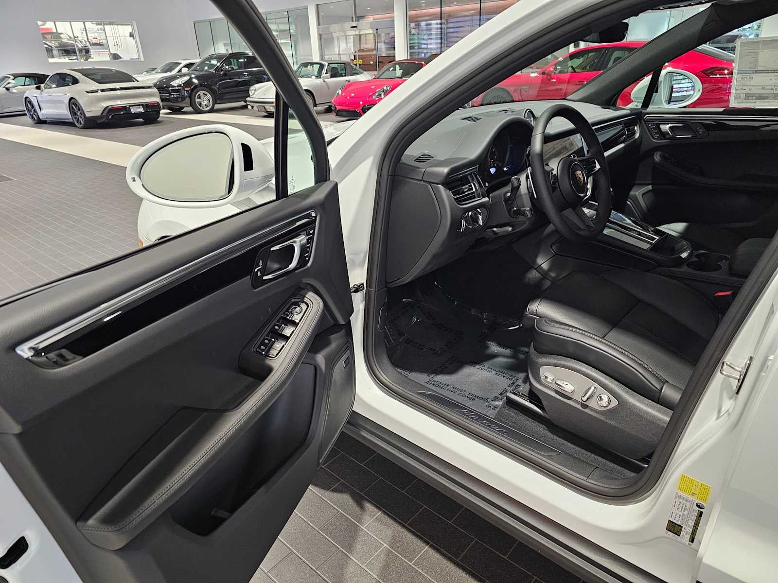 2025 Porsche Macan Base