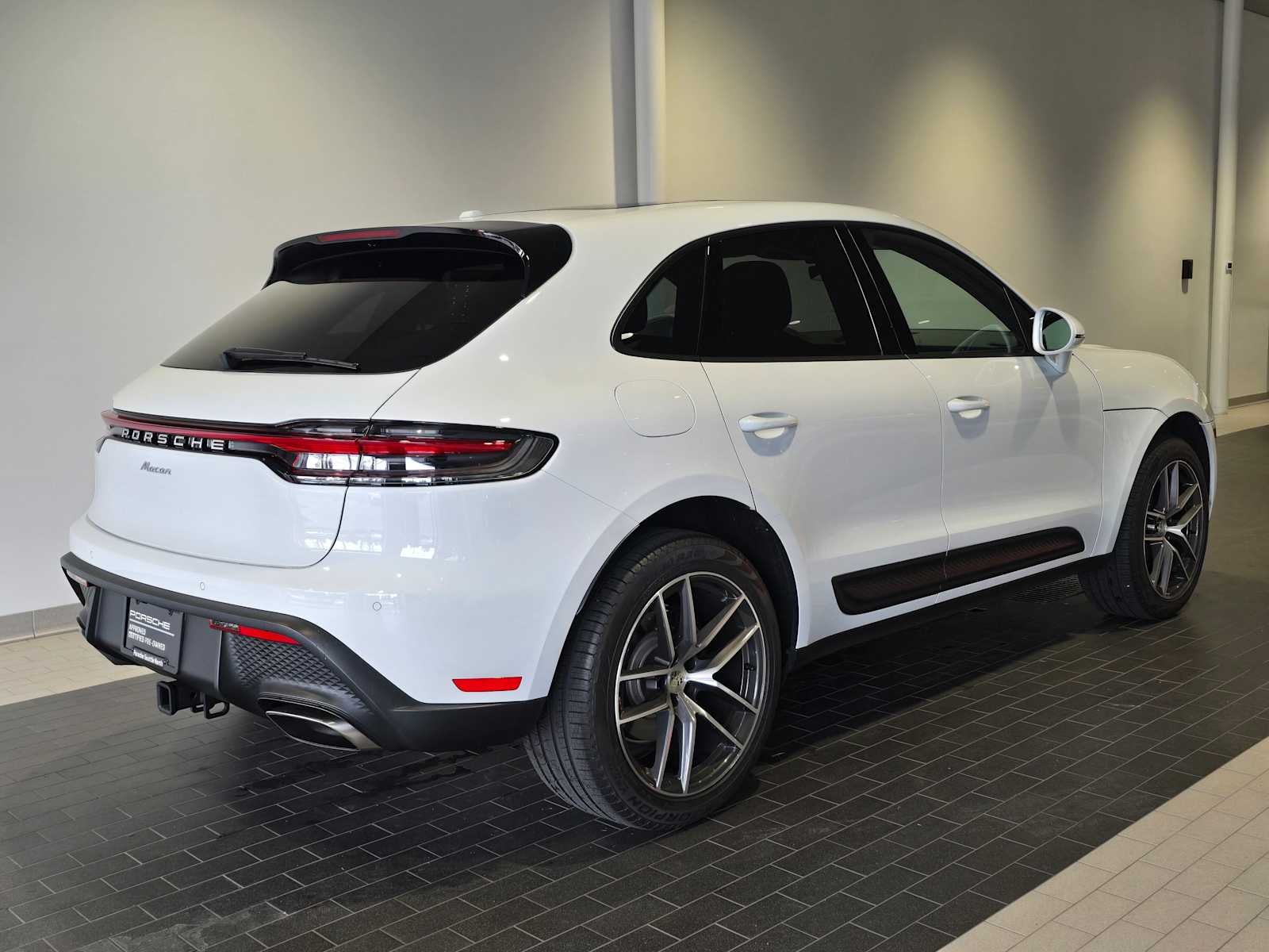 2025 Porsche Macan Base