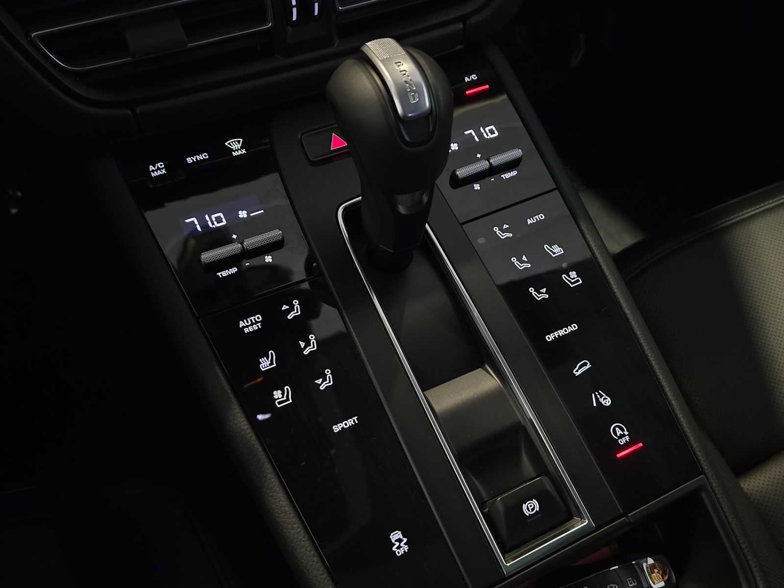 2025 Porsche Macan Base