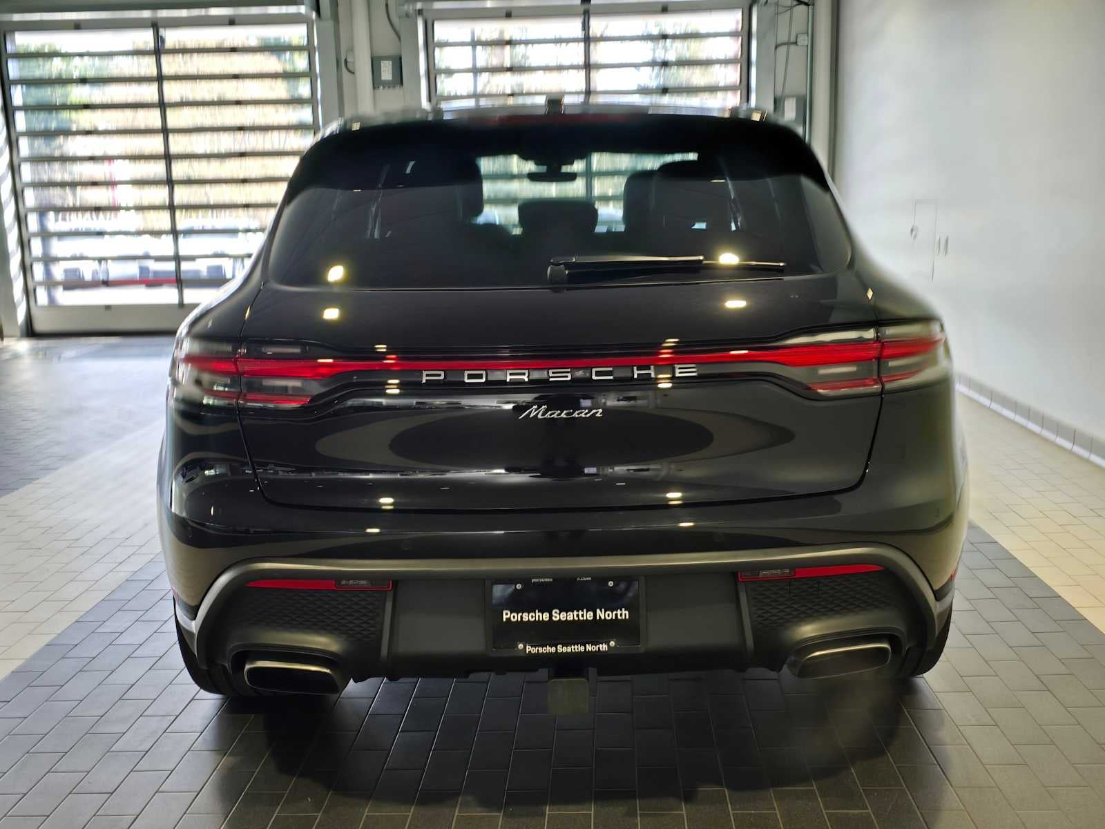2025 Porsche Macan Base