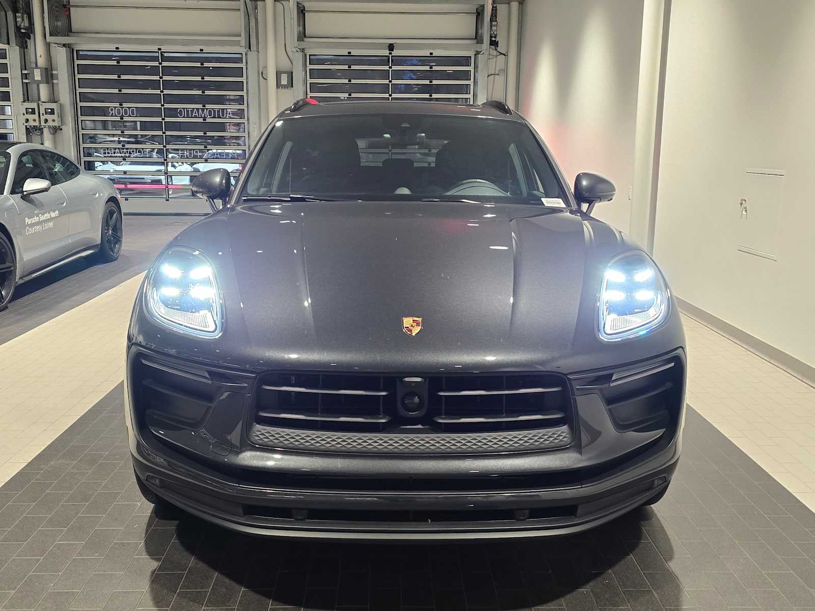 2025 Porsche Macan Base