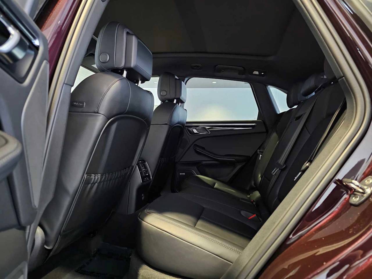 2025 Porsche Macan Macan T
