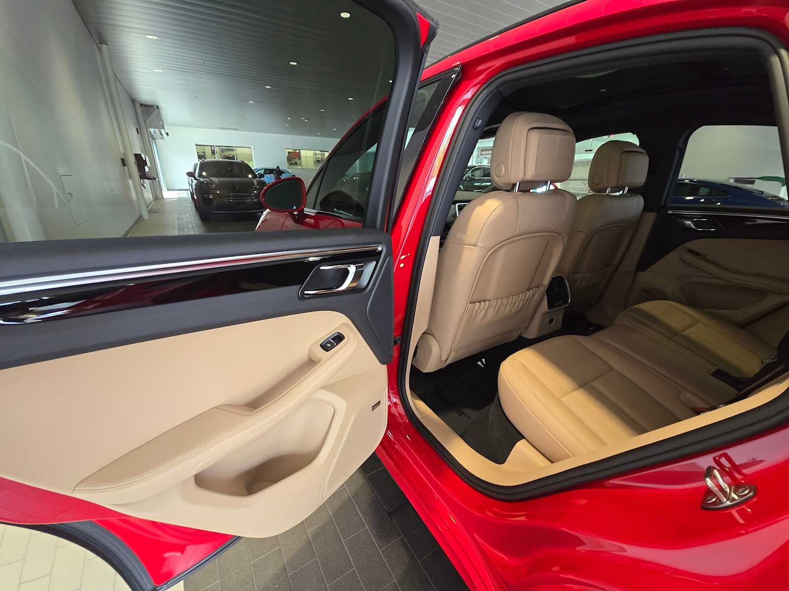 2026 Porsche Macan Base