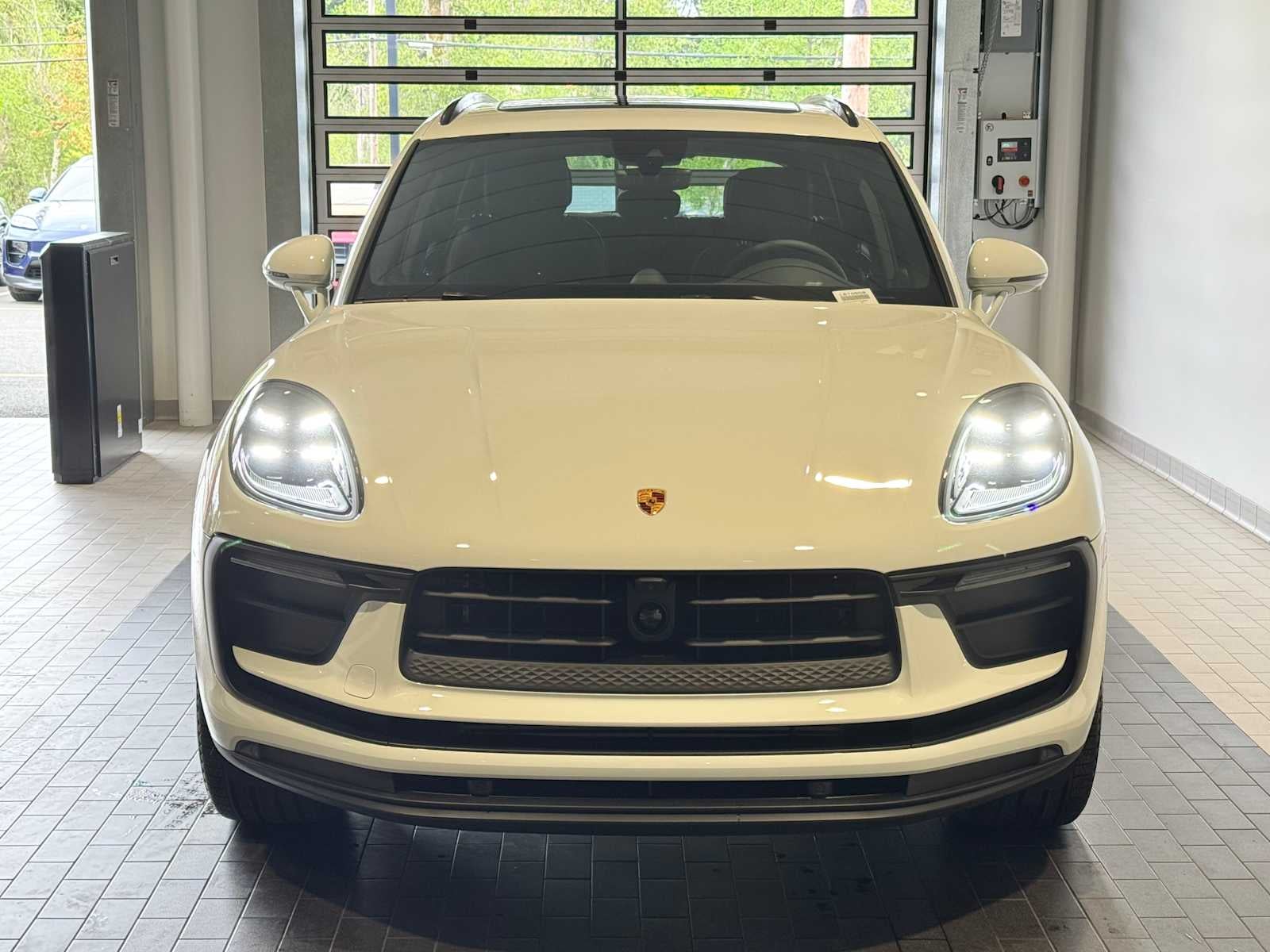 2026 Porsche Macan Base