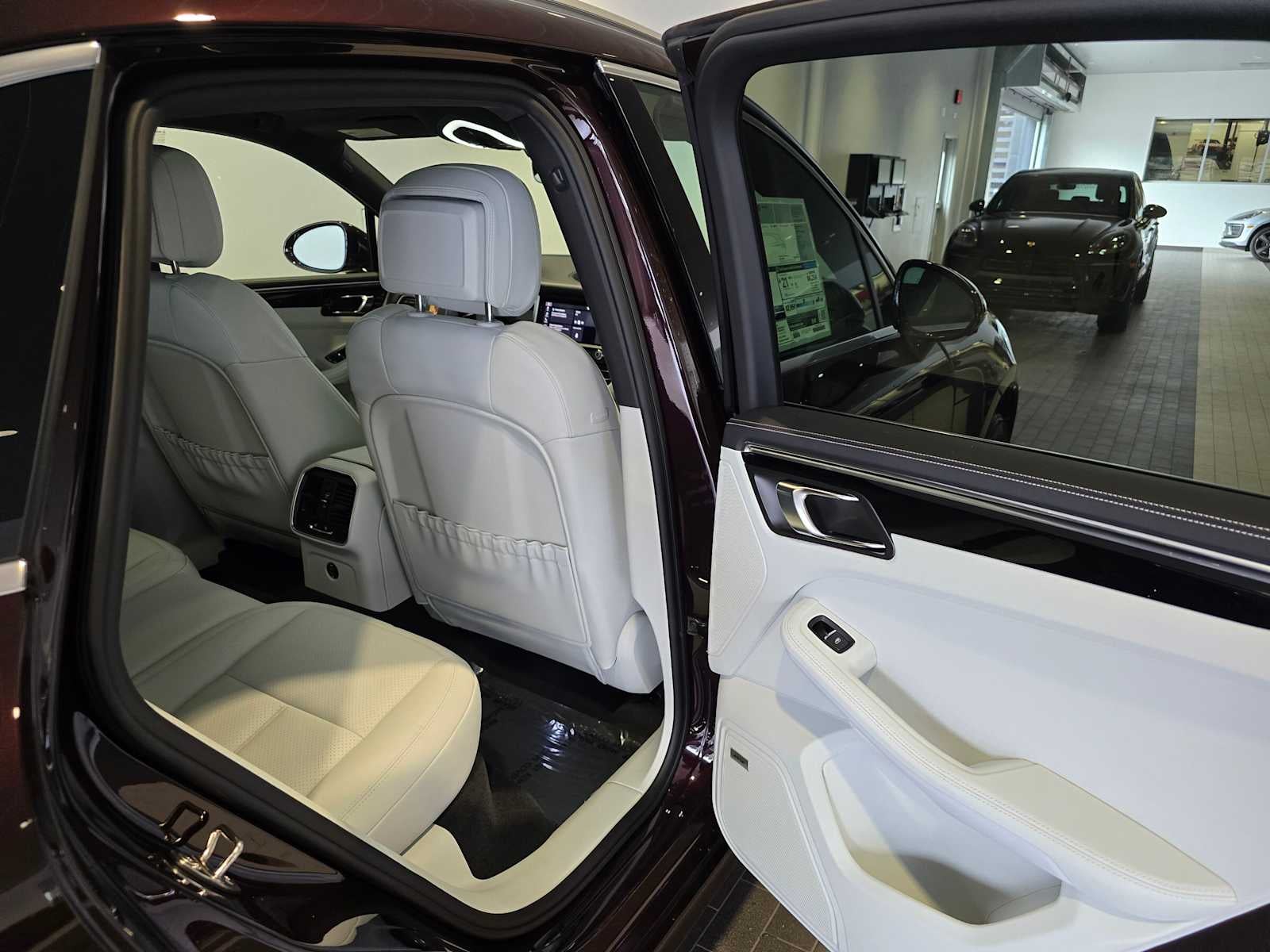 2026 Porsche Macan Base